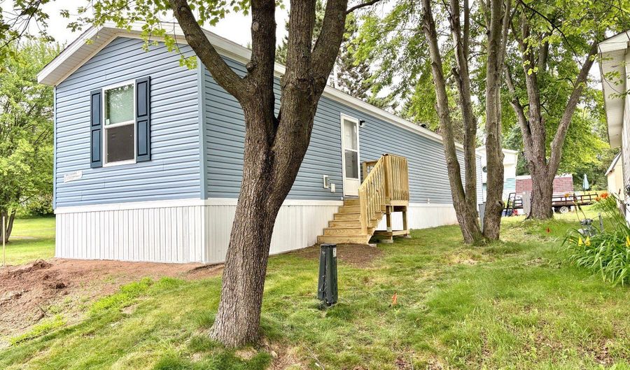 389 Tulip Ln E, Altoona, WI 54720 - 2 Beds, 2 Bath