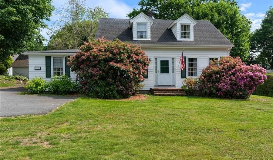281 Green End Ave, Middletown, RI 02842 - 3 Beds, 2 Bath