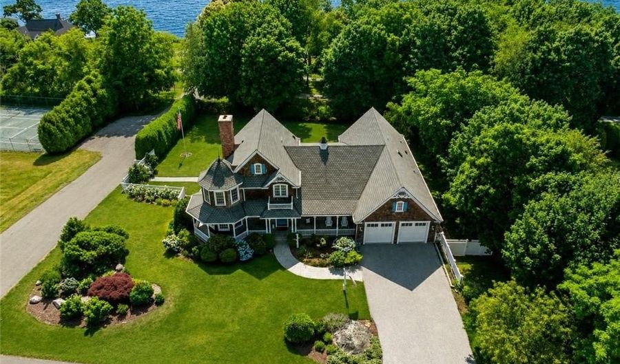 19 Ledge Rd, Bristol, RI 02809 - 4 Beds, 4 Bath