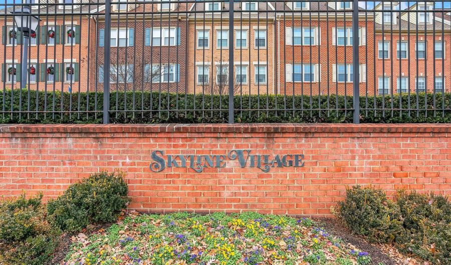 5115 SKYLINE VILLAGE Ct, Alexandria, VA 22302 - 3 Beds, 4 Bath