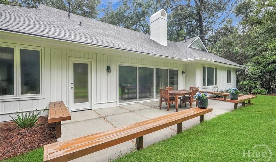 6 Sleepy Terrapin Ln, Savannah, GA 31411 - 4 Beds, 3 Bath