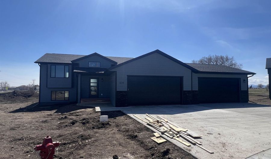 639 Eagle Ct, Box Elder, SD 57719 - 3 Beds, 2 Bath