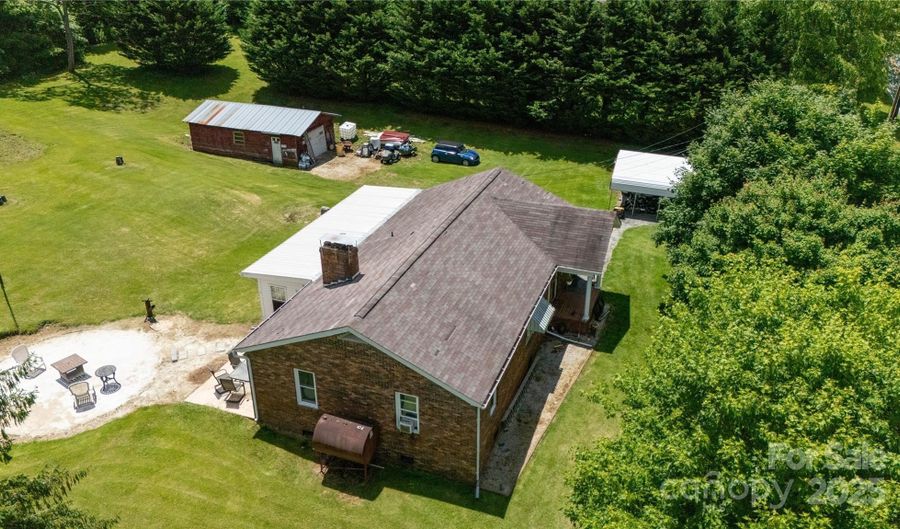 1424 Bear Creek Rd, Bakersville, NC 28705 - 3 Beds, 1 Bath
