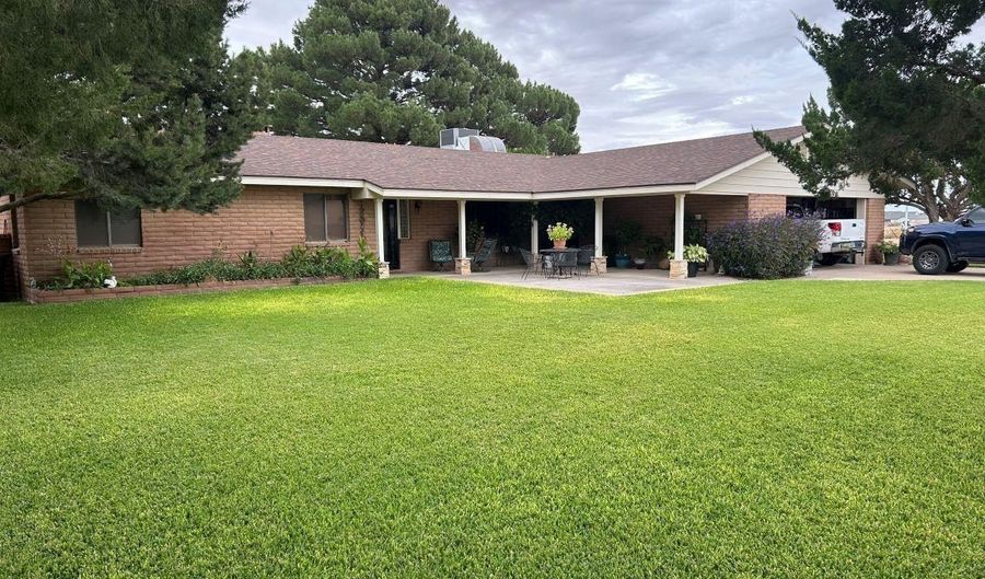 502 Farris St, Carlsbad, NM 88220 - 3 Beds, 3 Bath