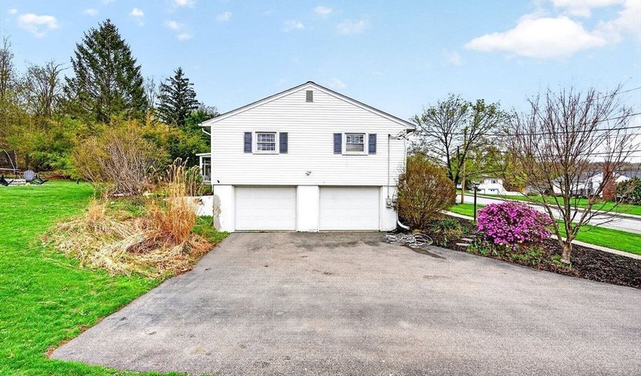 10 Meadowbrook Rd, Auburn, MA 01501 - 3 Beds, 2 Bath