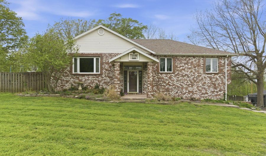 509 N Calhoun Ave, Ash Grove, MO 65604 - 3 Beds, 3 Bath