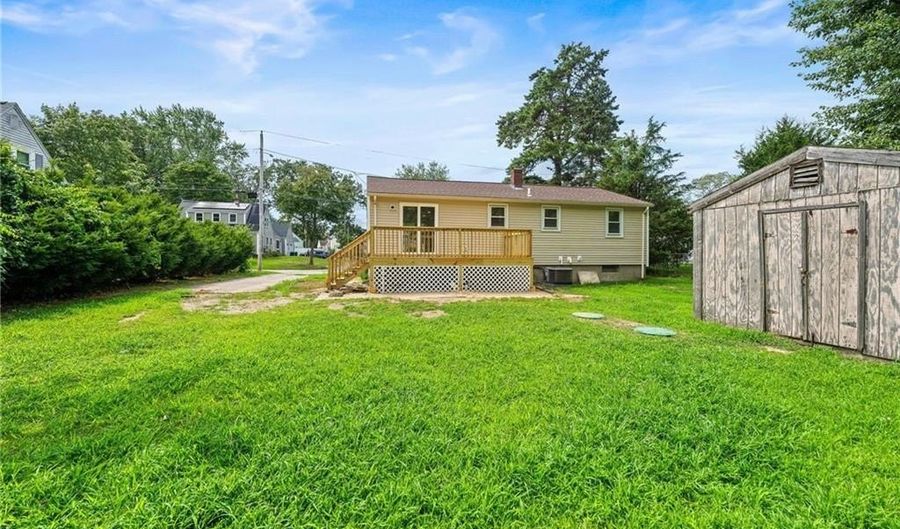 28 Wesleyan Ave, Warwick, RI 02886 - 3 Beds, 1 Bath
