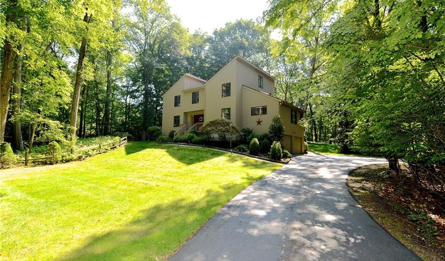 140 R Buck Hill Rd, Easton, CT 06612 - 4 Beds, 3 Bath