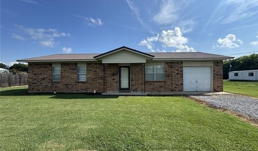 306 E Main, Achille, OK 74720 - 3 Beds, 1 Bath
