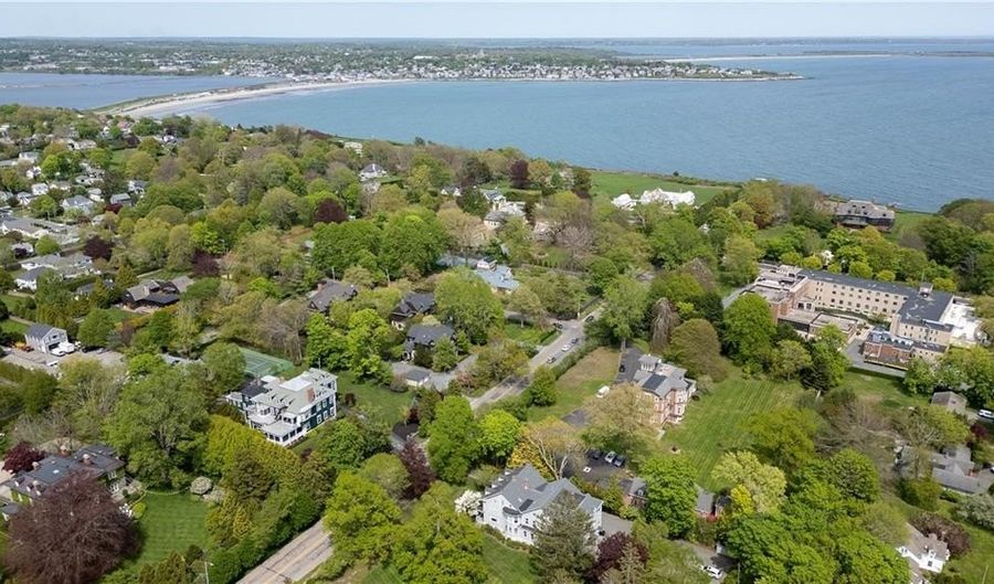 97 Narragansett Ave C4, Newport, RI 02840 - 2 Beds, 1 Bath
