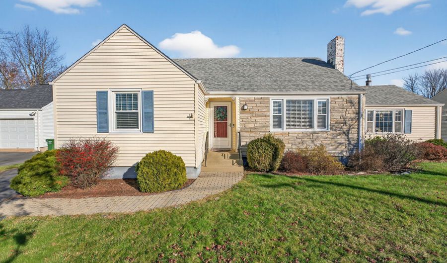 12 Fairview Hts, Cromwell, CT 06416 - 3 Beds, 2 Bath