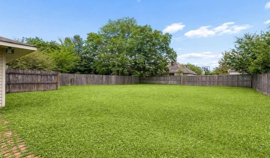 1614 Brookhollow Dr, Baton Rouge, LA 70810 - 3 Beds, 2 Bath