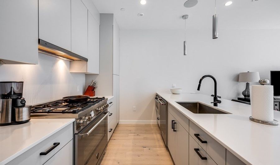 340 W 2nd St 3, Boston, MA 02127 - 2 Beds, 2 Bath
