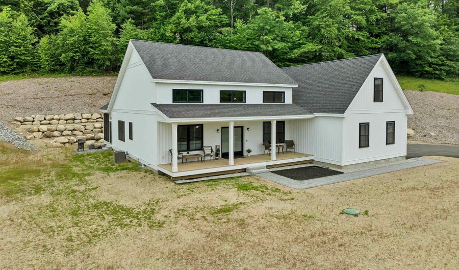 40 Christian Hill Rd, Amherst, NH 03031 - 4 Beds, 3 Bath