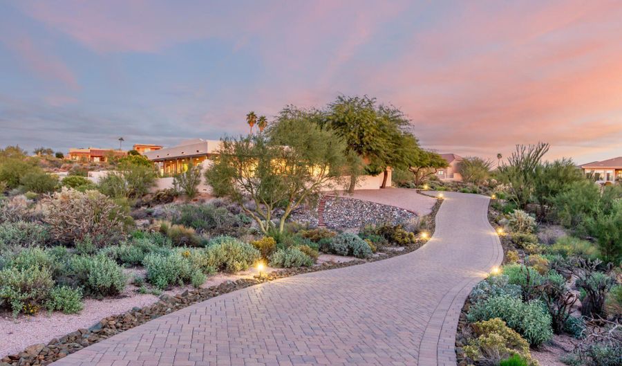 9225 E LAZYWOOD Pl, Carefree, AZ 85377 - 4 Beds, 3 Bath