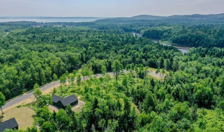 5 Whitetail St, Belfast, ME 04915 - 3 Beds, 2 Bath
