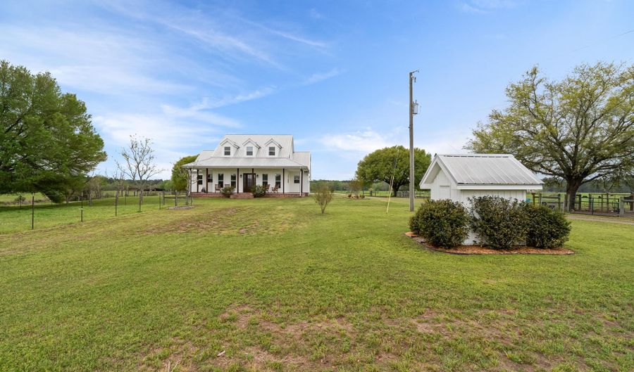 91801 U. S. Highway 98, Beaumont, MS 39423 - 5 Beds, 5 Bath
