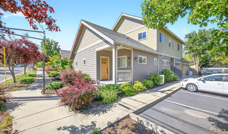 1245 Iowa St, Ashland, OR 97520 - 1 Beds, 1 Bath