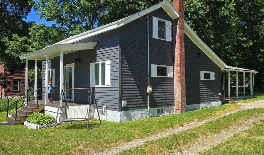 10323 MEADVILLE St, Albion, PA 16401 - 4 Beds, 1 Bath