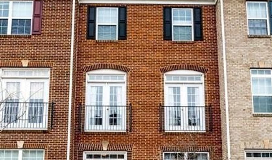 42799 HAY Rd, Ashburn, VA 20147 - 3 Beds, 4 Bath