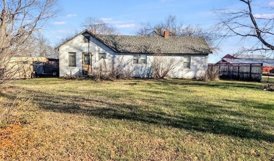 94 E 1600 Rd, Baldwin City, KS 66006 - 2 Beds, 1 Bath