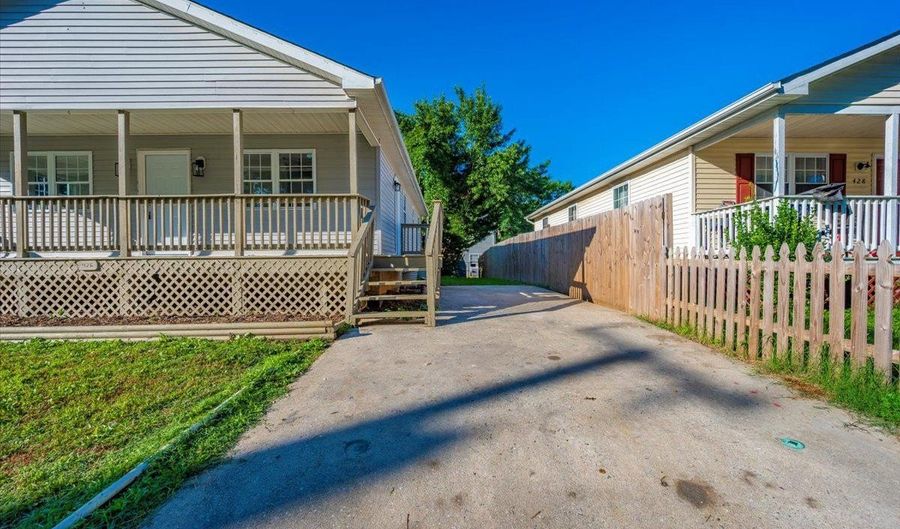 426 WASHINGTON St, Aberdeen, MD 21001 - 3 Beds, 2 Bath