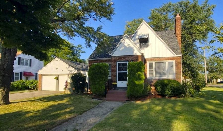 275 Capen Blvd, Amherst, NY 14226 - 3 Beds, 2 Bath