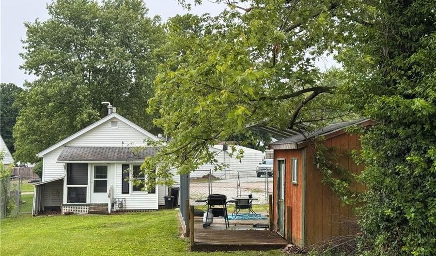 202 R St, Bedford, IN 47421 - 2 Beds, 1 Bath