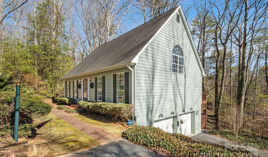 456 Mills Gap Rd, Arden, NC 28704 - 2 Beds, 4 Bath