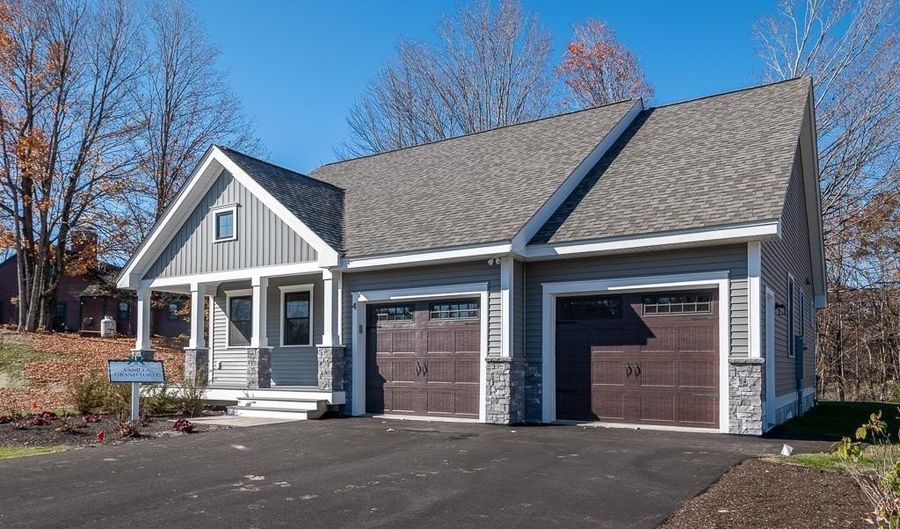 20 Edgewater Dr, Brentwood, NH 03833 - 2 Beds, 2 Bath