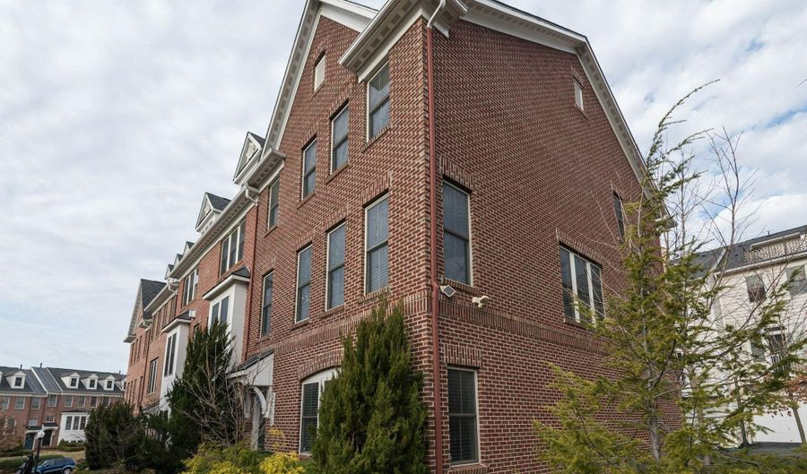 3309 KEMPER Rd, Arlington, VA 22206 - 3 Beds, 4 Bath