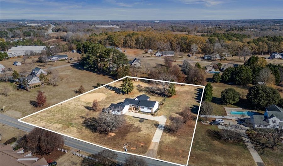 3505 Hopewell Rd, Anderson, SC 29621 - 3 Beds, 3 Bath