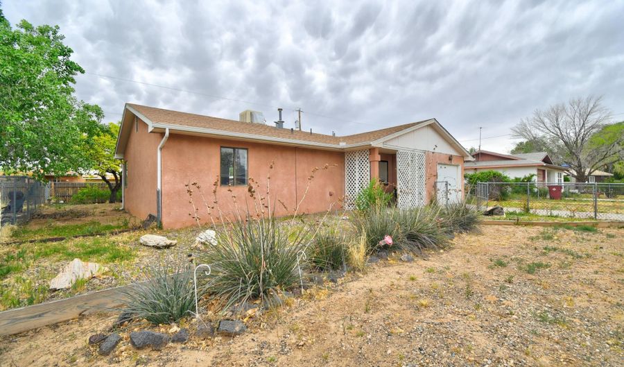 823 La Luz Dr, Belen, NM 87002 - 3 Beds, 1 Bath