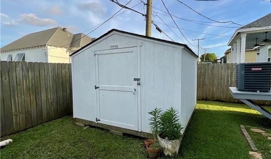 137 SEAL Dr, Arabi, LA 70032 - 3 Beds, 2 Bath