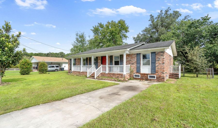 2703 Southside Blvd, Beaufort, SC 29902 - 4 Beds, 2 Bath