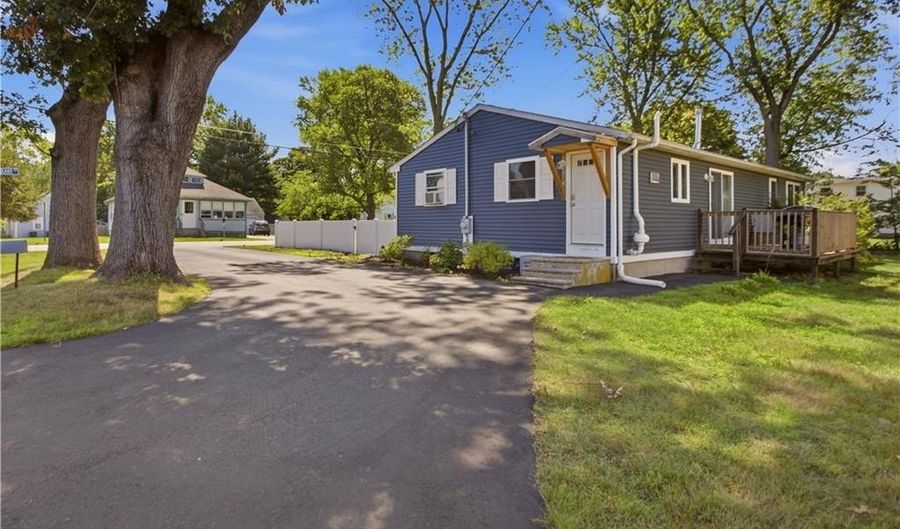 127 Highland Ave, Cumberland, RI 02864 - 3 Beds, 2 Bath