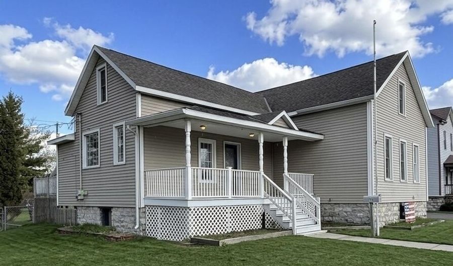 218 W Hamilton St, Alpena, MI 49707 - 3 Beds, 1 Bath