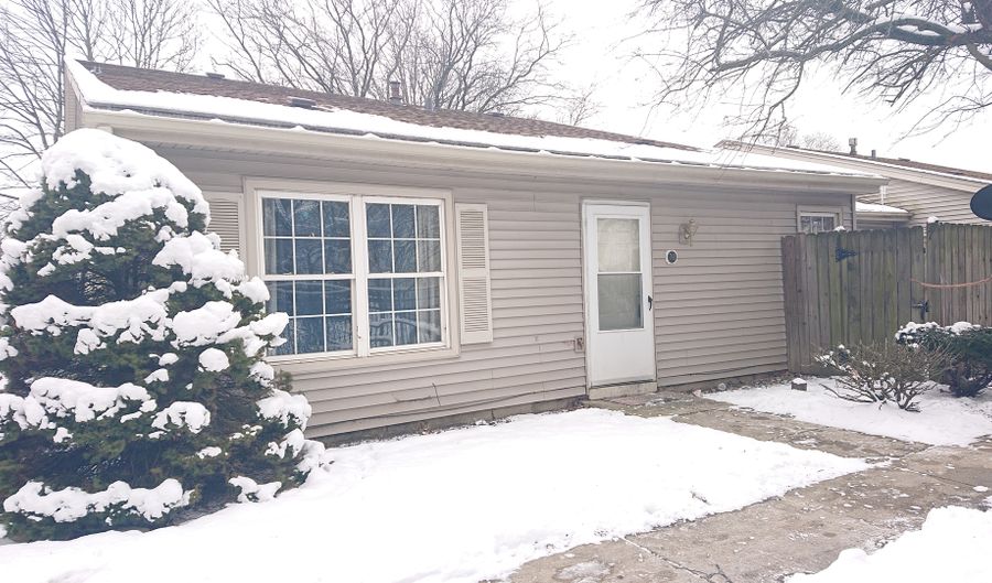 7 O FERNWOOD Dr O, Bolingbrook, IL 60440 - 2 Beds, 1 Bath