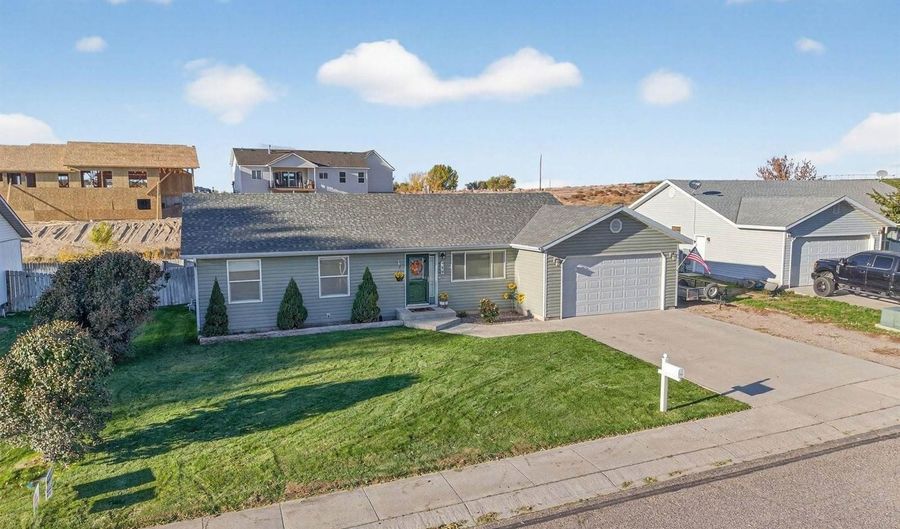 349 Autumn Way, American Falls, ID 83211 - 4 Beds, 2 Bath