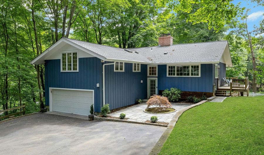 3 Andrews Dr, Darien, CT 06820 - 4 Beds, 3 Bath
