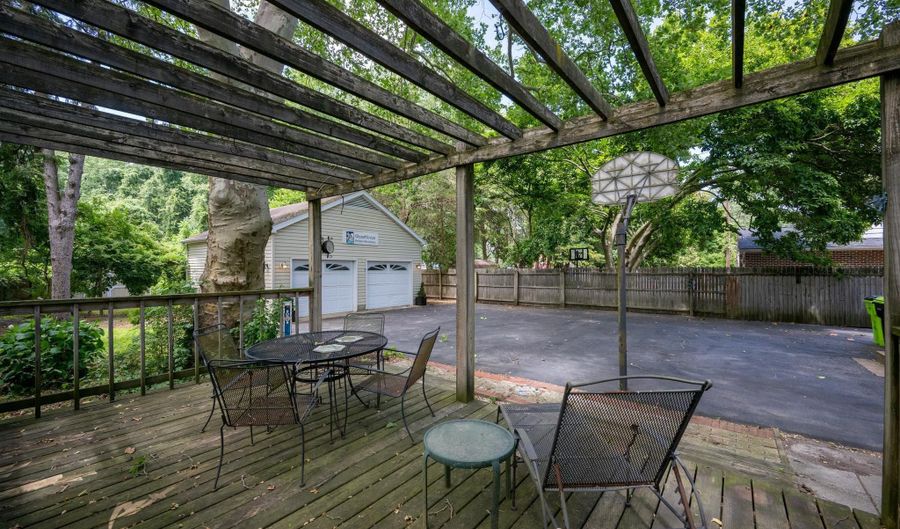 406 W MARKET St, Georgetown, DE 19947 - 4 Beds, 1 Bath