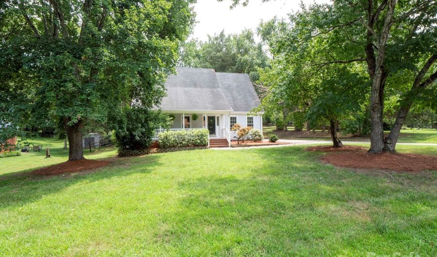 8301 Tifton Rd, Charlotte, NC 28226 - 3 Beds, 3 Bath