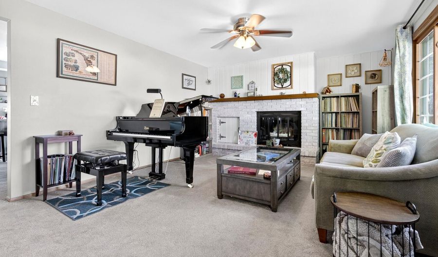 1025 W ROBERTS Ave, Appleton, WI 54914 - 3 Beds, 1 Bath