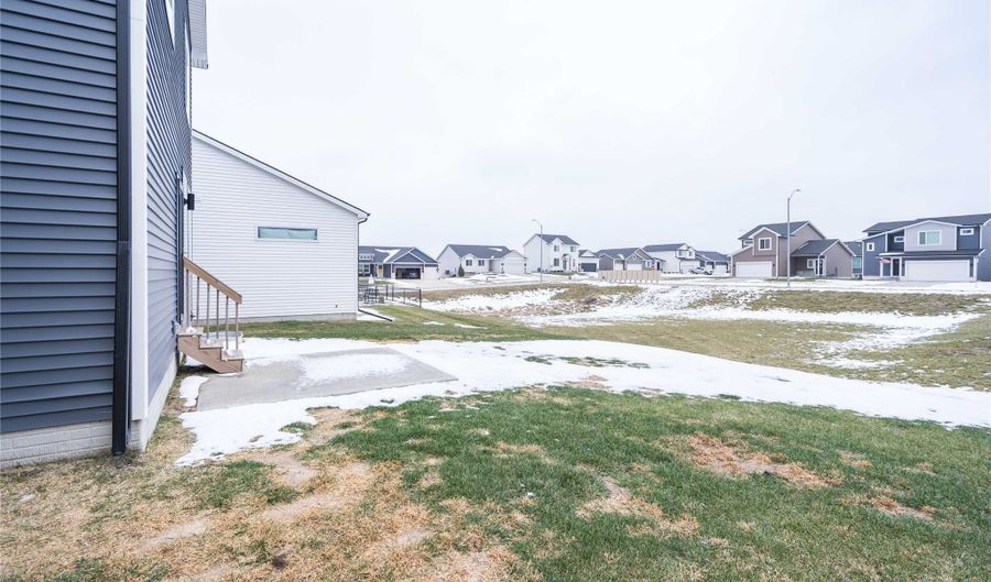 713 NE Oak Ridge Dr, Ankeny, IA 50021 - 3 Beds, 3 Bath