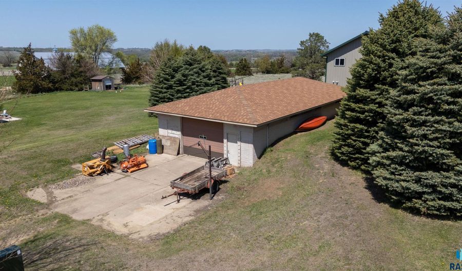 48190 265th St, Brandon, SD 57005 - 7 Beds, 5 Bath