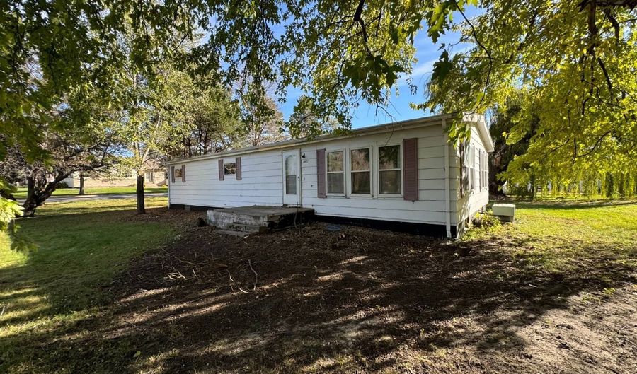 1401 6th St, Britton, SD 57430 - 3 Beds, 2 Bath
