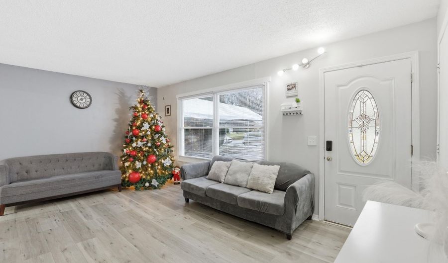 808 Huron Way, Auburn, IN 46706 - 3 Beds, 1 Bath