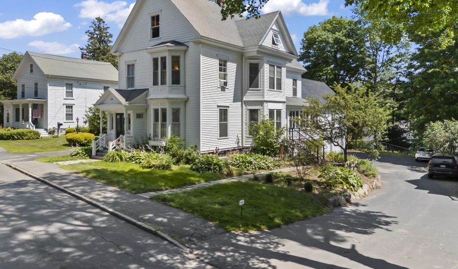 999 High St, Bath, ME 04530 - 4 Beds, 3 Bath