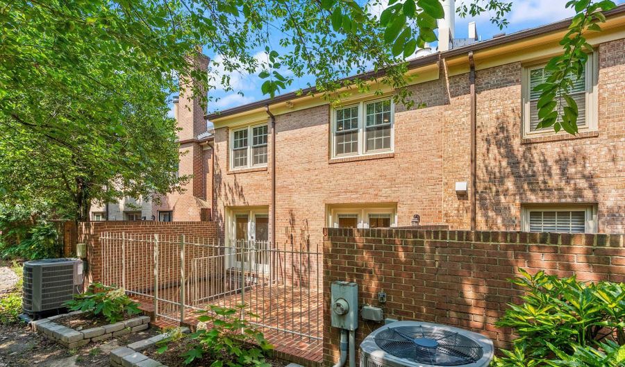 2345 S ROLFE St S, Arlington, VA 22202 - 4 Beds, 4 Bath