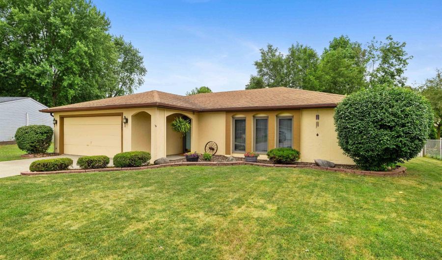 1307 Walker Ct, Auburn, IN 46706 - 3 Beds, 2 Bath